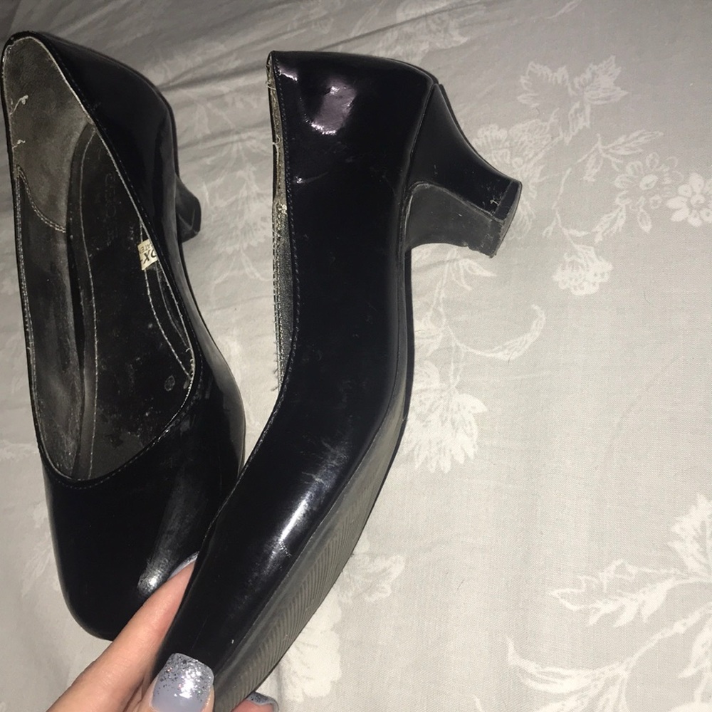 All black heals - Picture 2 of 2